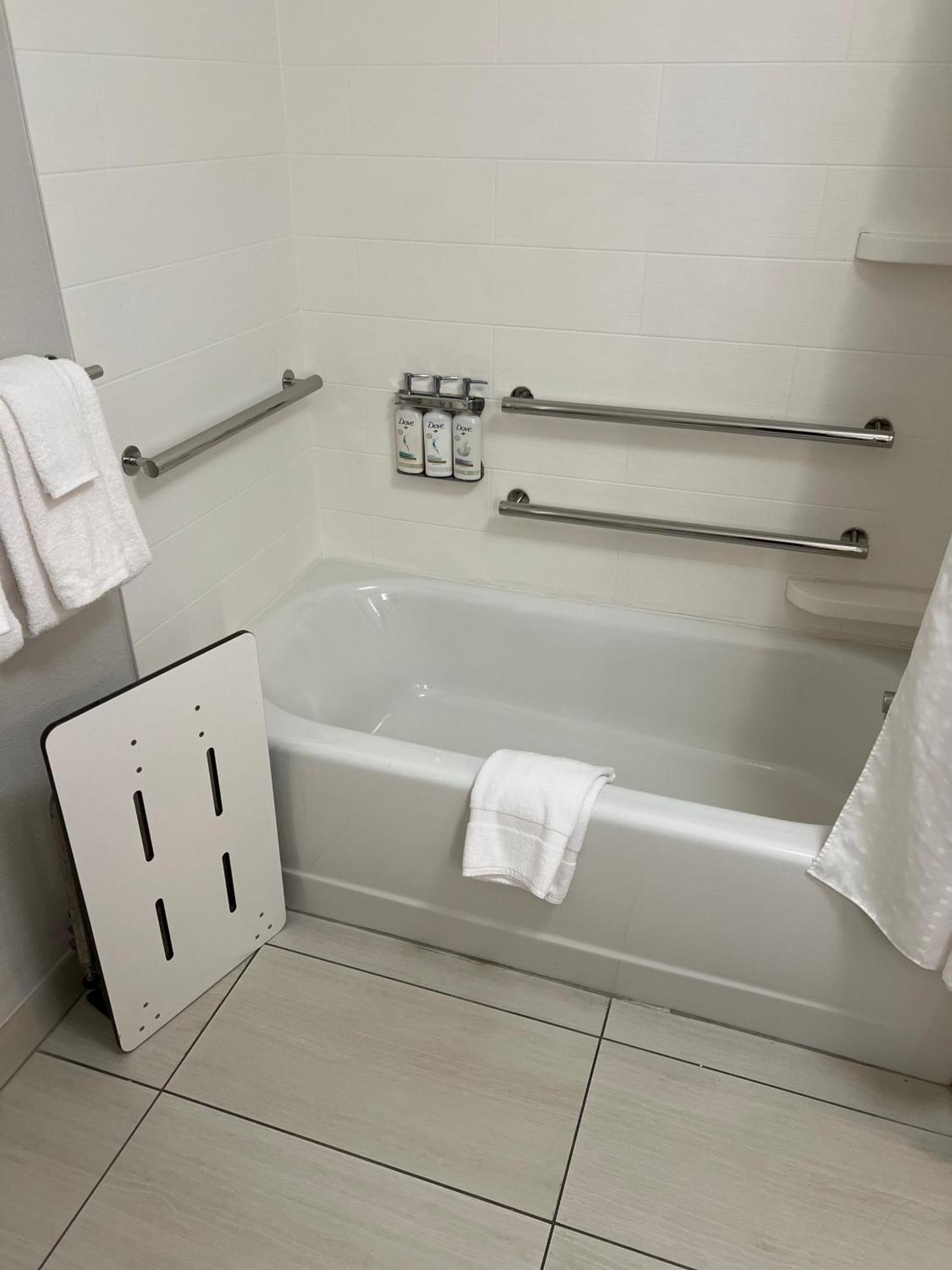 Holiday Inn Express & Suites Mobile - University Area By Ihg Zewnętrze zdjęcie