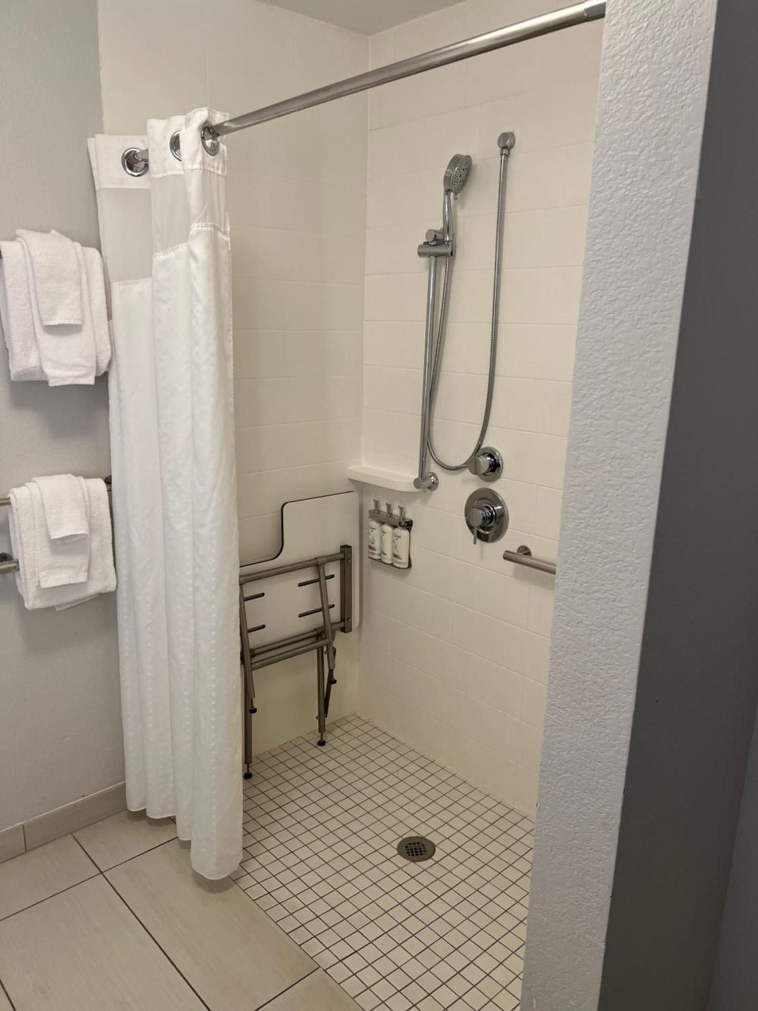 Holiday Inn Express & Suites Mobile - University Area By Ihg Zewnętrze zdjęcie