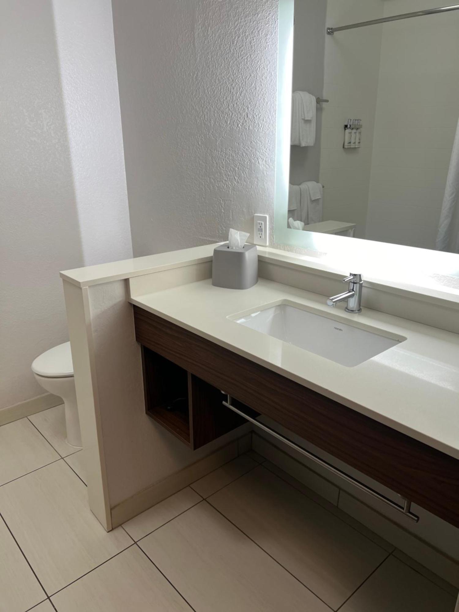 Holiday Inn Express & Suites Mobile - University Area By Ihg Zewnętrze zdjęcie